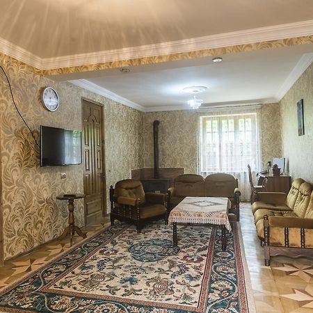 Strawberry Hotel Borjomi Bagian luar foto