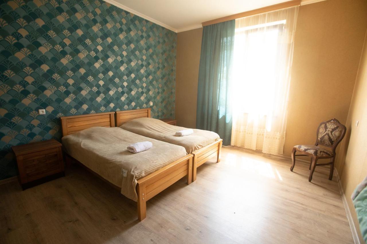 Strawberry Hotel Borjomi Bagian luar foto