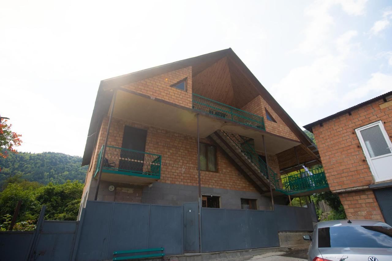 Strawberry Hotel Borjomi Bagian luar foto