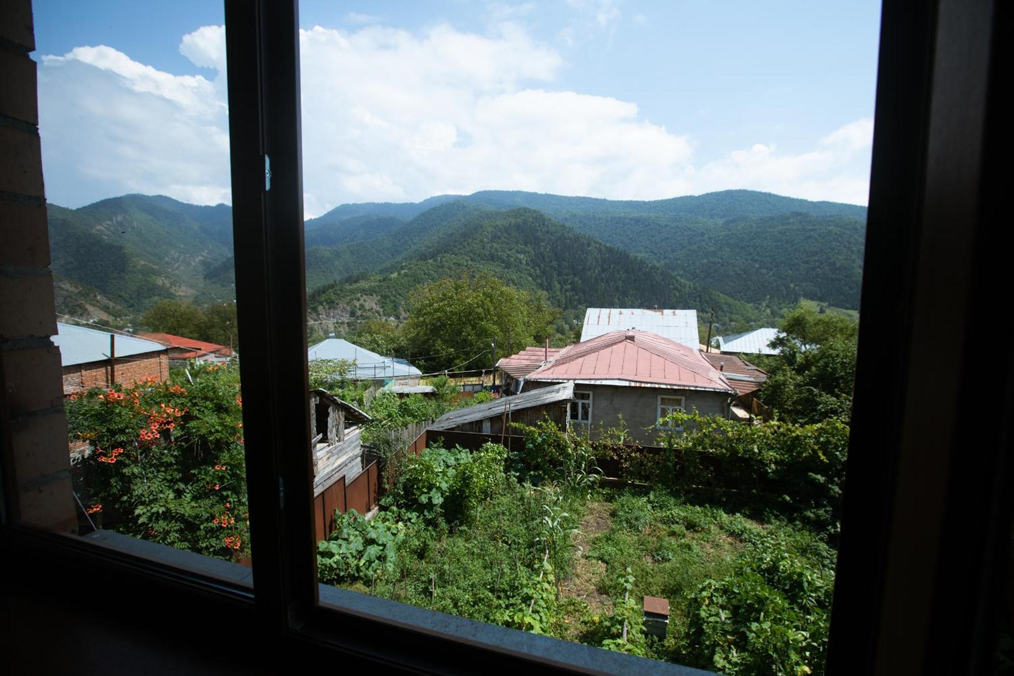 Strawberry Hotel Borjomi Bagian luar foto