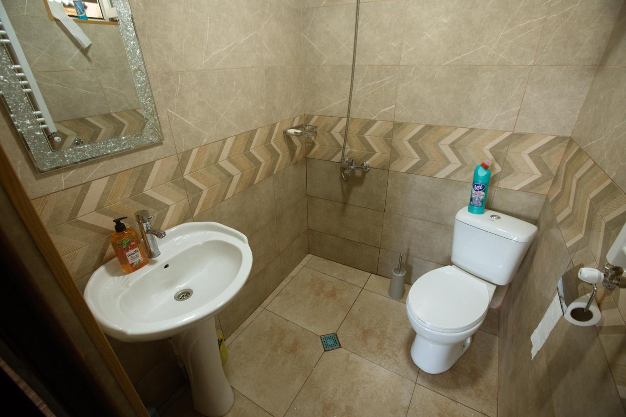 Strawberry Hotel Borjomi Bagian luar foto