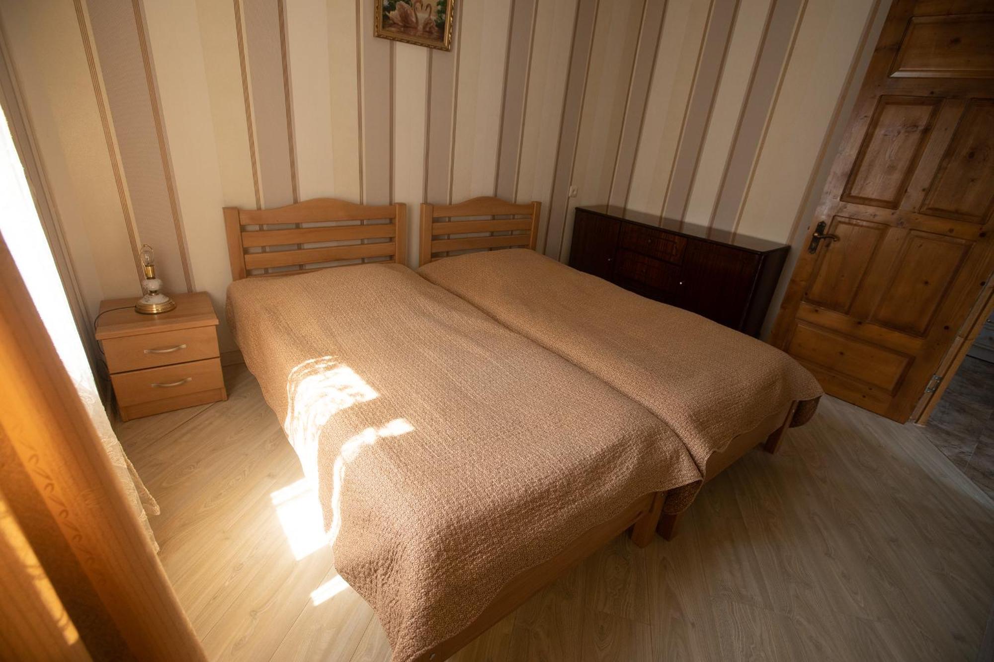 Strawberry Hotel Borjomi Bagian luar foto