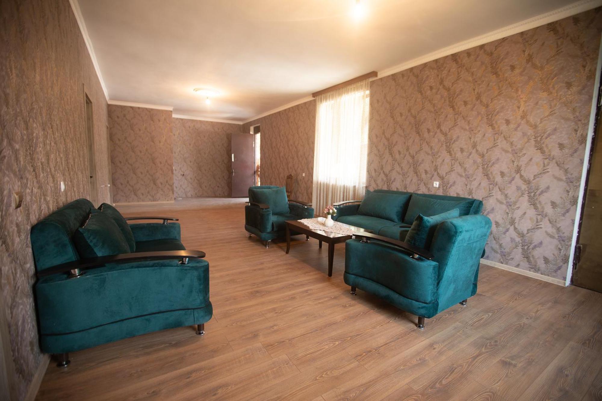Strawberry Hotel Borjomi Bagian luar foto